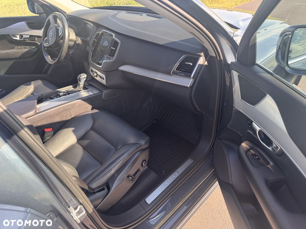 Volvo XC 90 - 22