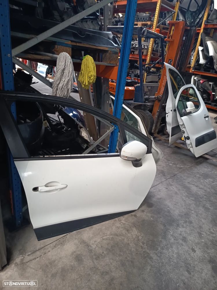 Porta frente direita Renault Clio IV - 3