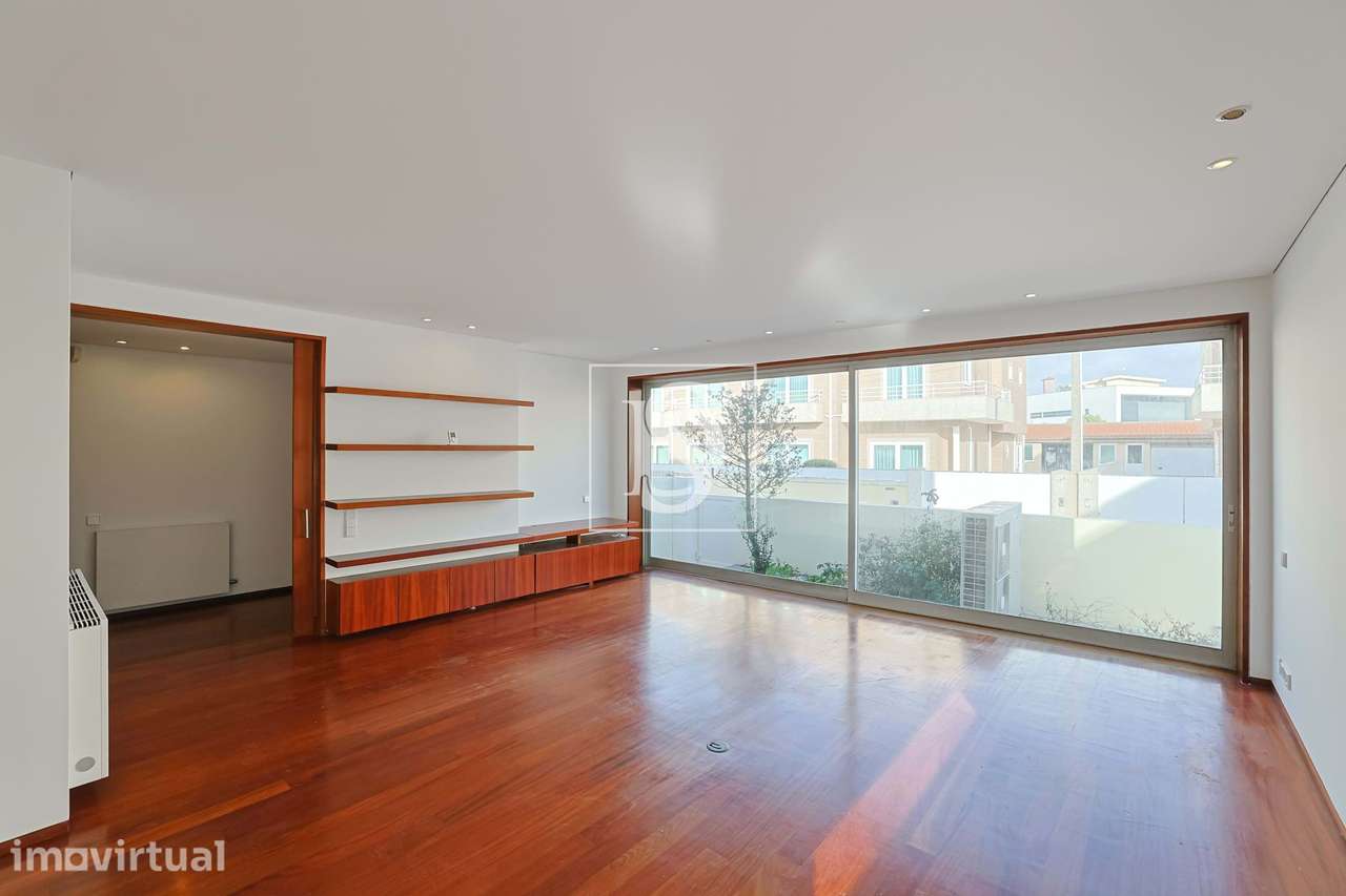 Moradia T3, Individual, c/ 3 pisos, Garagem Dupla e Jardim - Grande imagem: 4/38