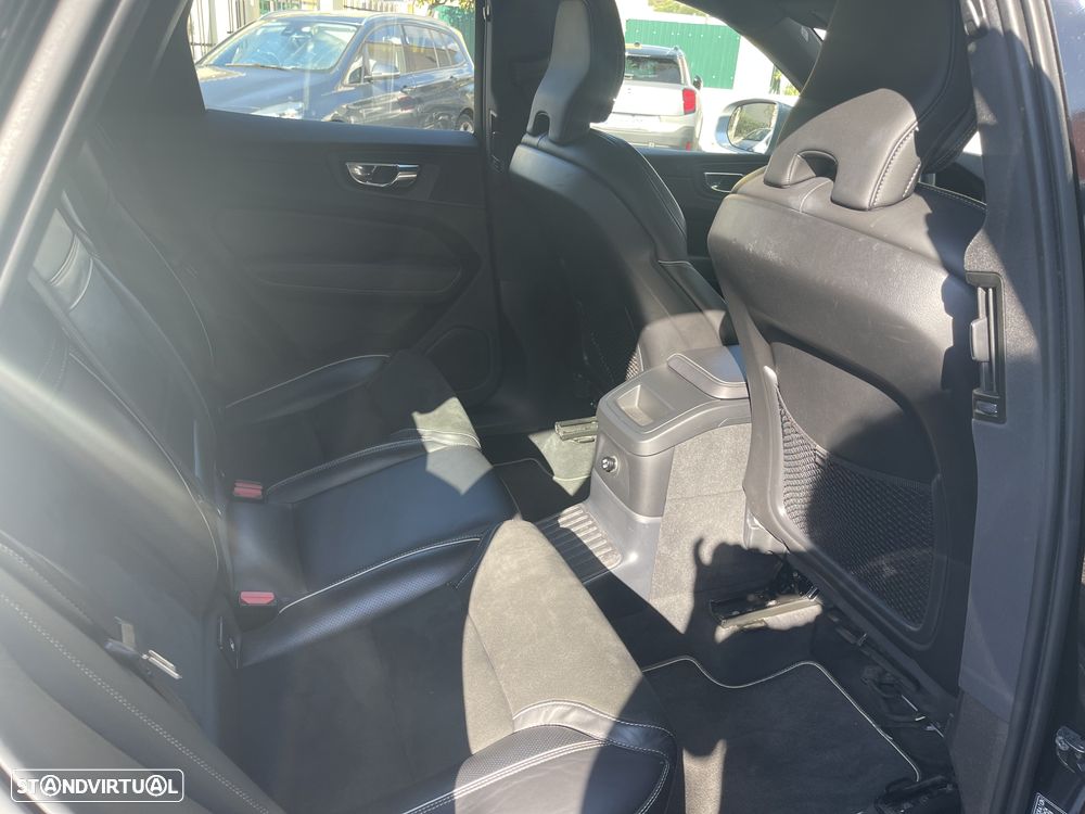 Volvo XC 60 2.0 T8 PHEV R-Design AWD - 13
