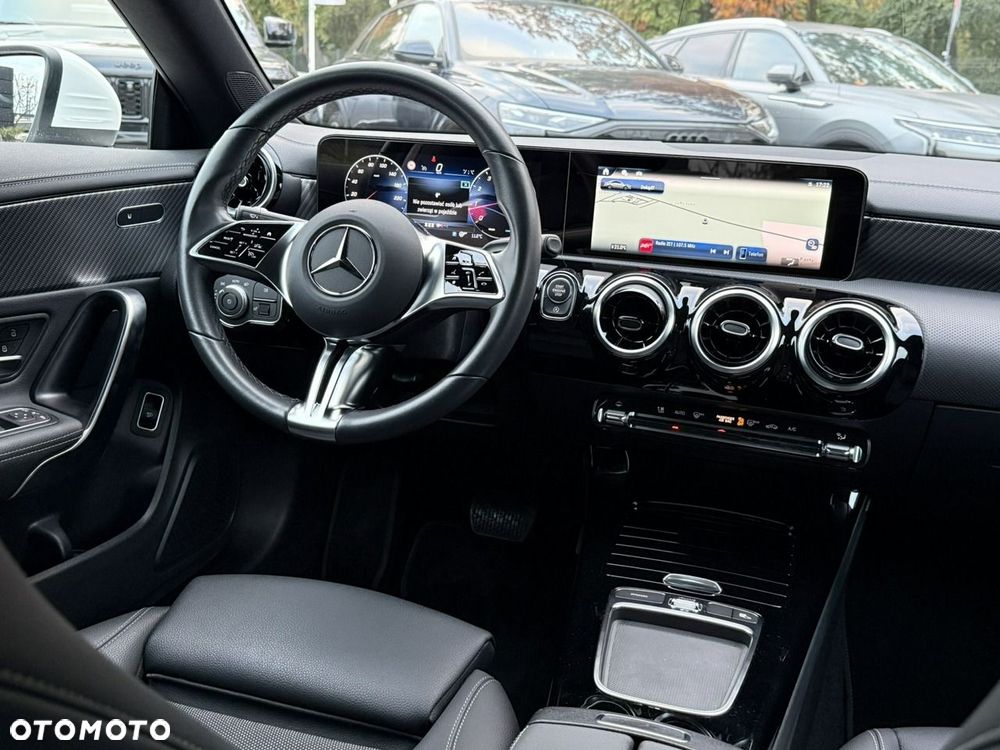 Mercedes-Benz CLA 180 7G-DCT - 16