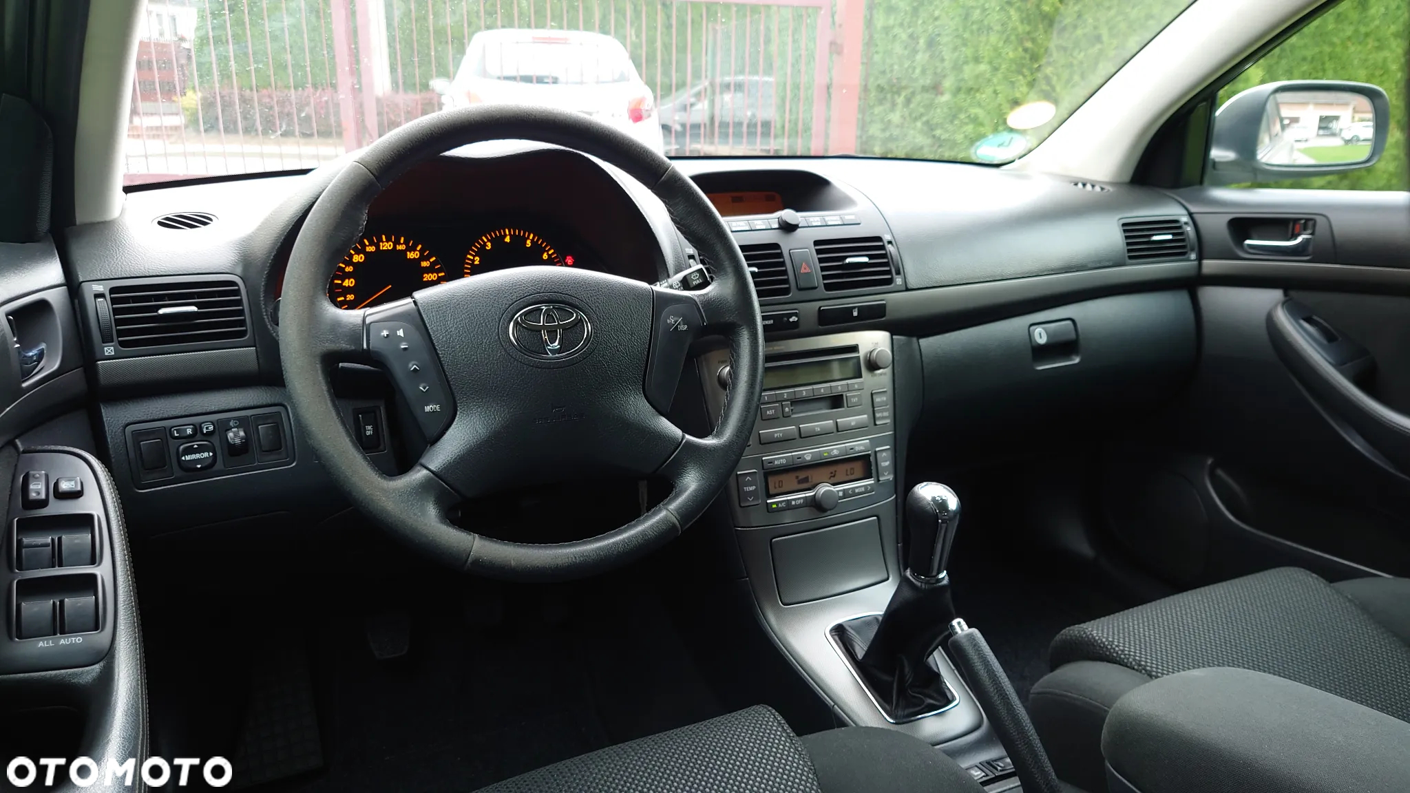 Toyota Avensis 1.8 VVT-i Combi Executive - 15