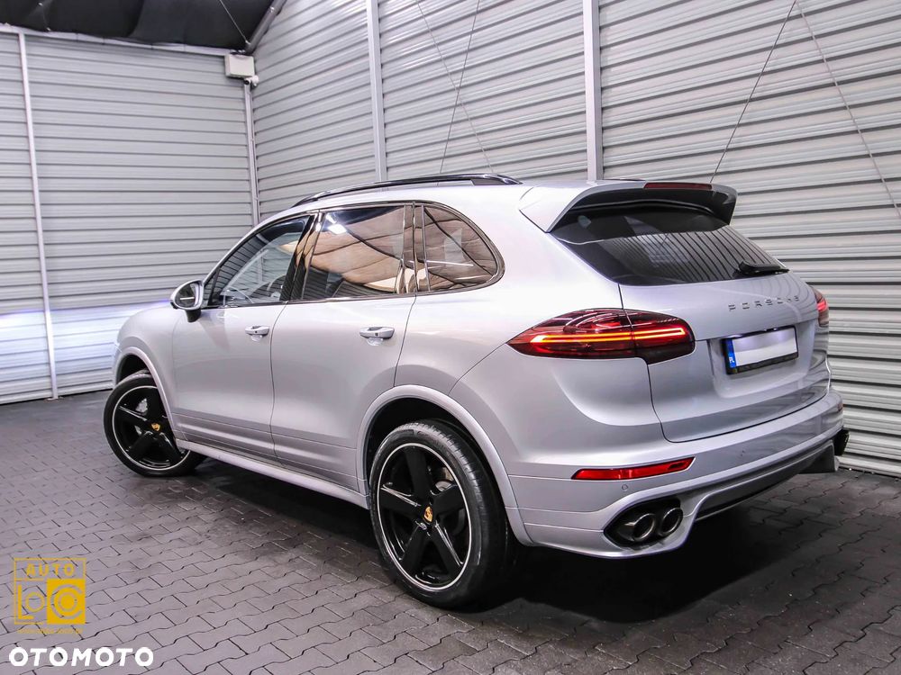 Porsche Cayenne S Diesel Platinum Edition - 4