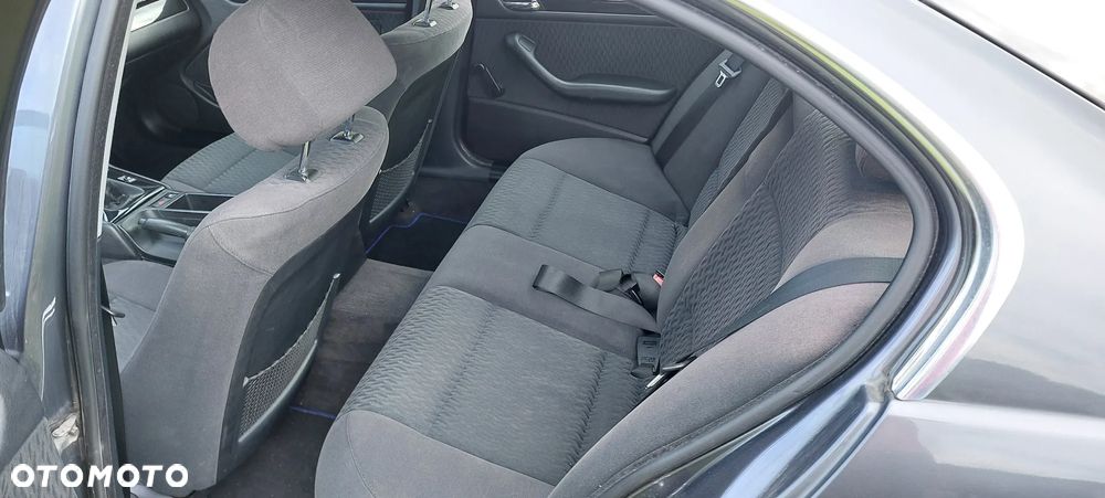 BMW Seria 3 323i - 11