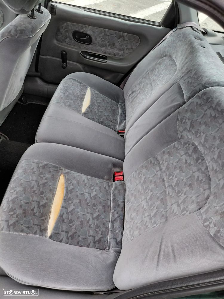 Renault Laguna 1.8 RXE - 4