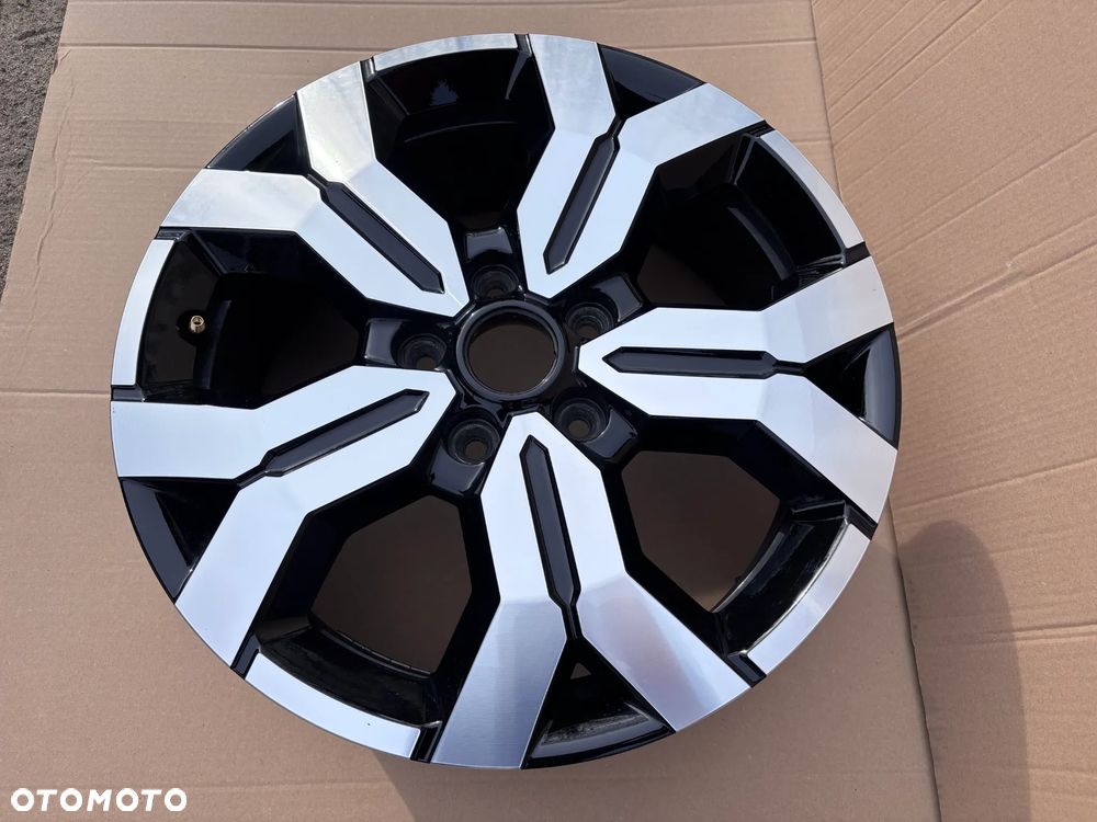 Felga Aluminiowa Ładna Dacia Duster II 6.5 17 ET50 403005180R 403006311R 6.5J 17" CH5-50 5x114,3 - 3