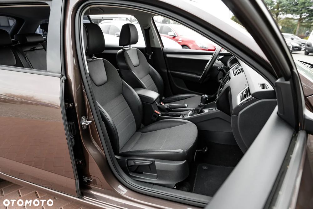 Skoda Octavia 2.0 TDI 4x4 Elegance DSG - 24