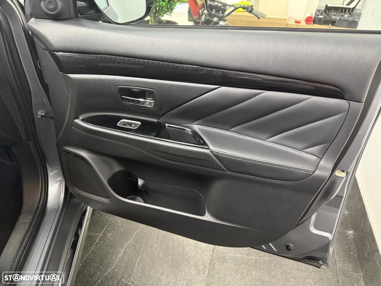 Mitsubishi Outlander 2.0 PHEV Instyle - 30