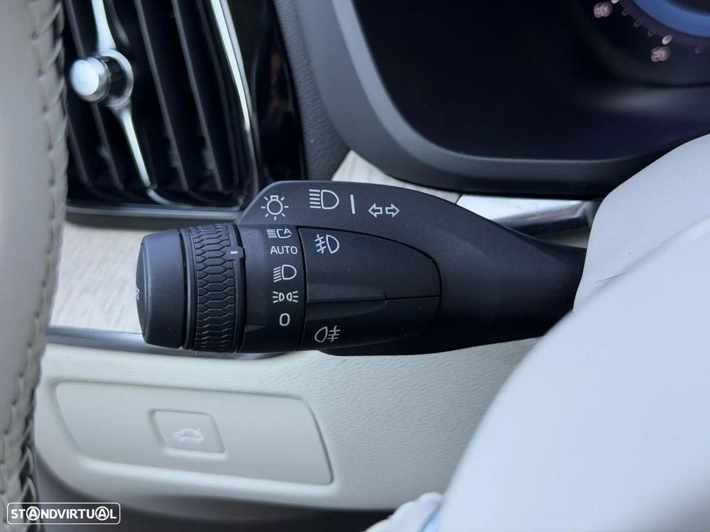 Volvo XC 60 2.0 B4 Plus Bright - 31