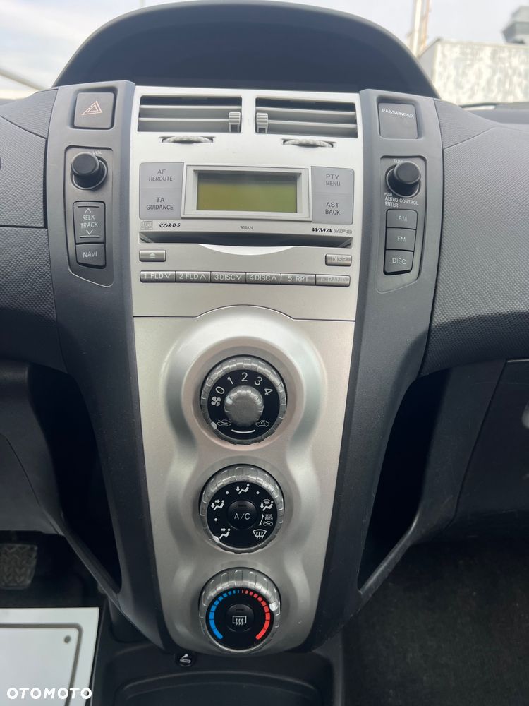 Toyota Yaris 1.3 VVT-i Team - 10