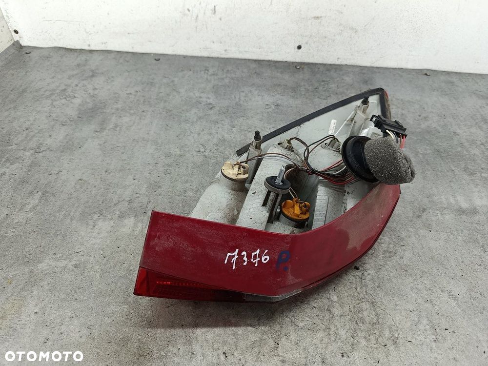 LAMPA TYLNA PRAWA  FABIA II 5J6945096 5J6945112 VP7SWX-13404 VP7SWX-13A602 - 8