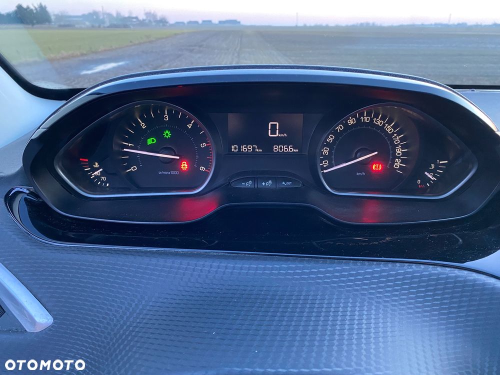 Peugeot 208 - 17