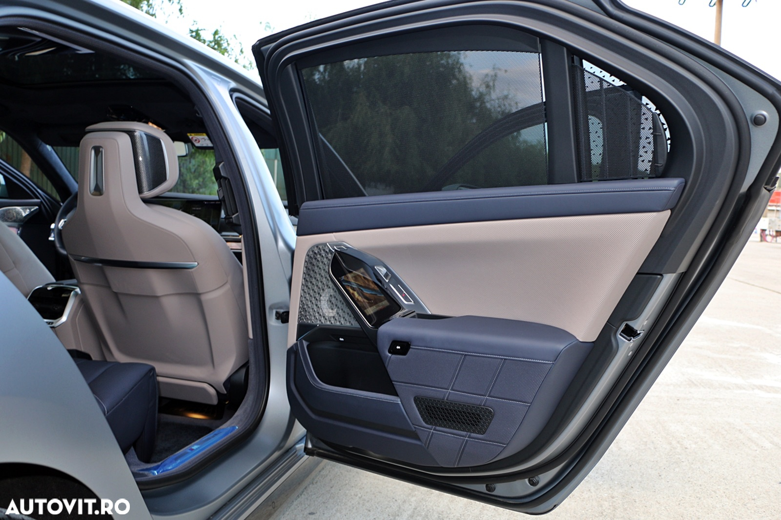 BMW Seria 7 740d xDrive MHEV - 29