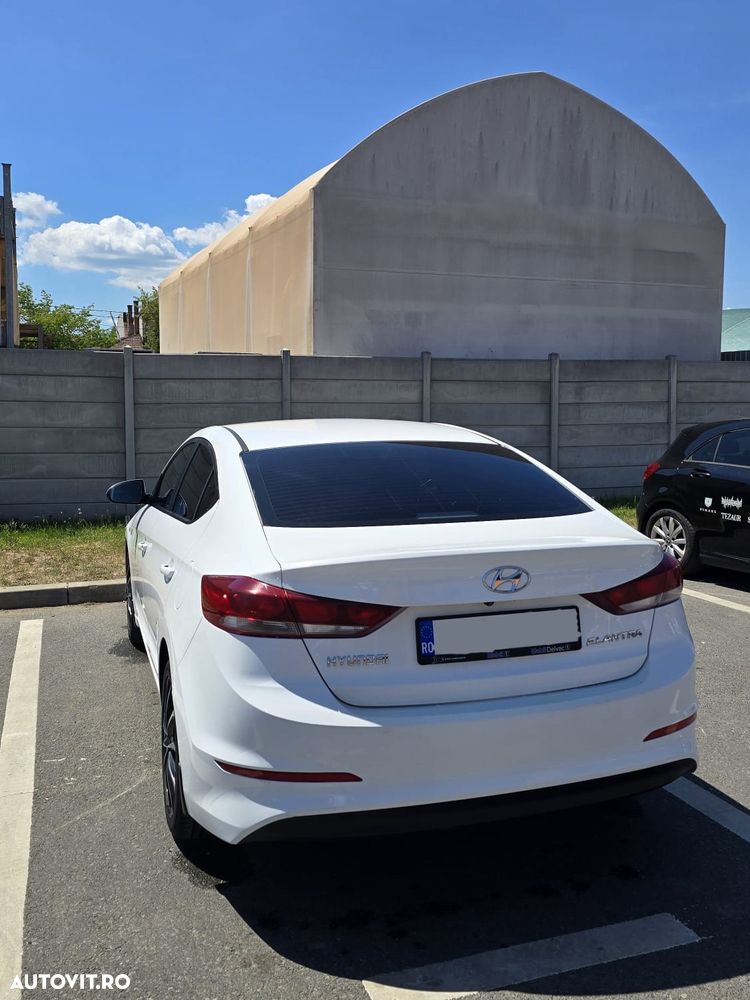 Hyundai Elantra 1.6 CRDI Comfort - 2
