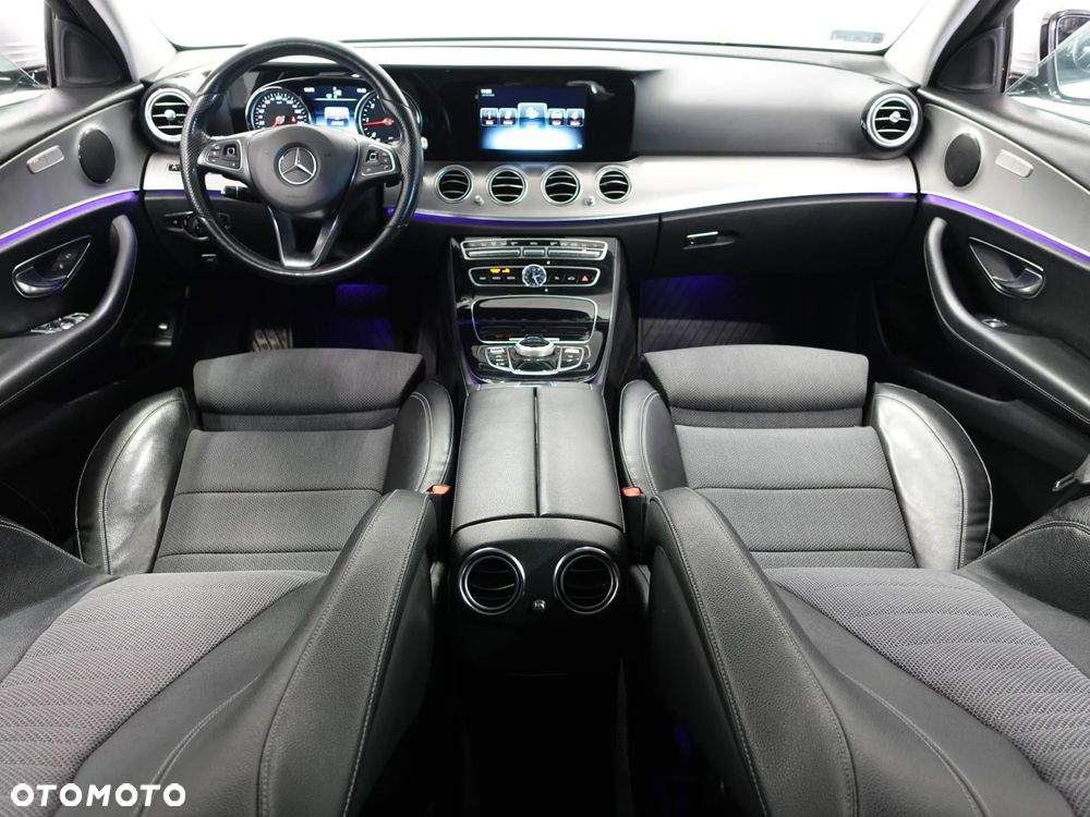 Mercedes-Benz Klasa E 220 d 9G-TRONIC - 28