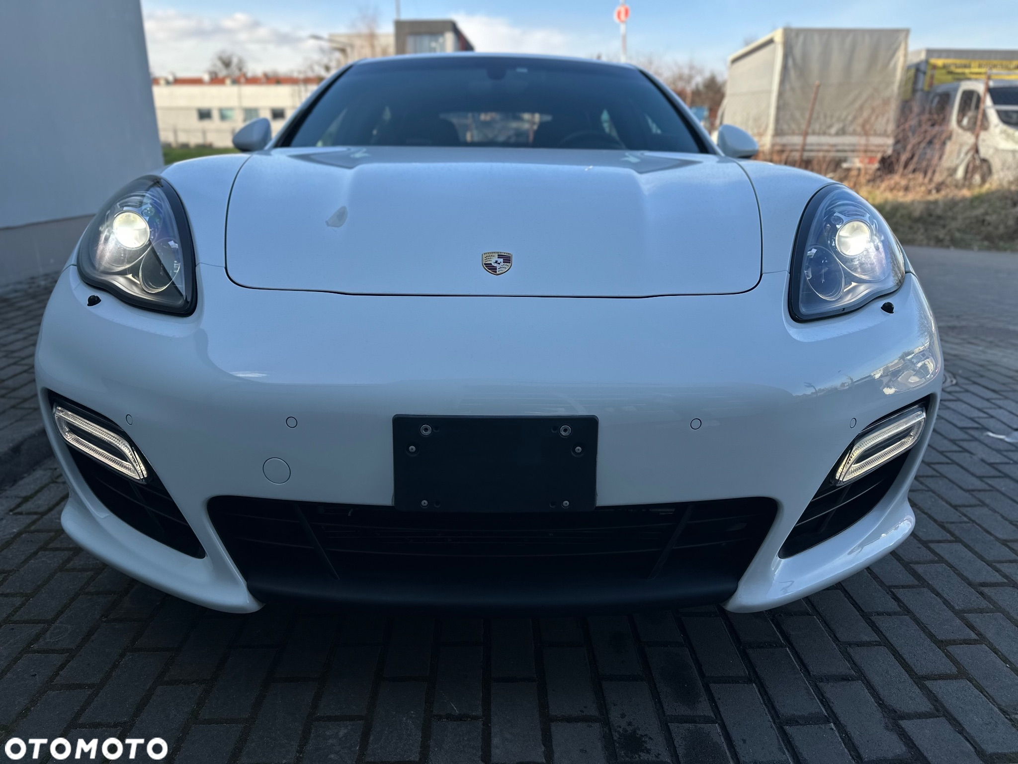Porsche Panamera GTS PDK - 9
