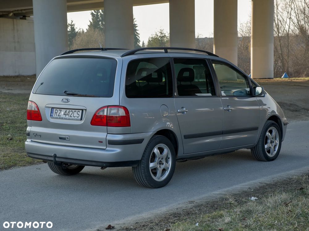 Ford Galaxy 1.9 TDI Ghia - 32