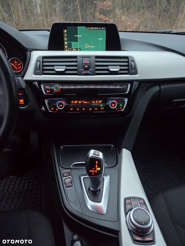 BMW Seria 3 318d Sport Line Shadow - 15