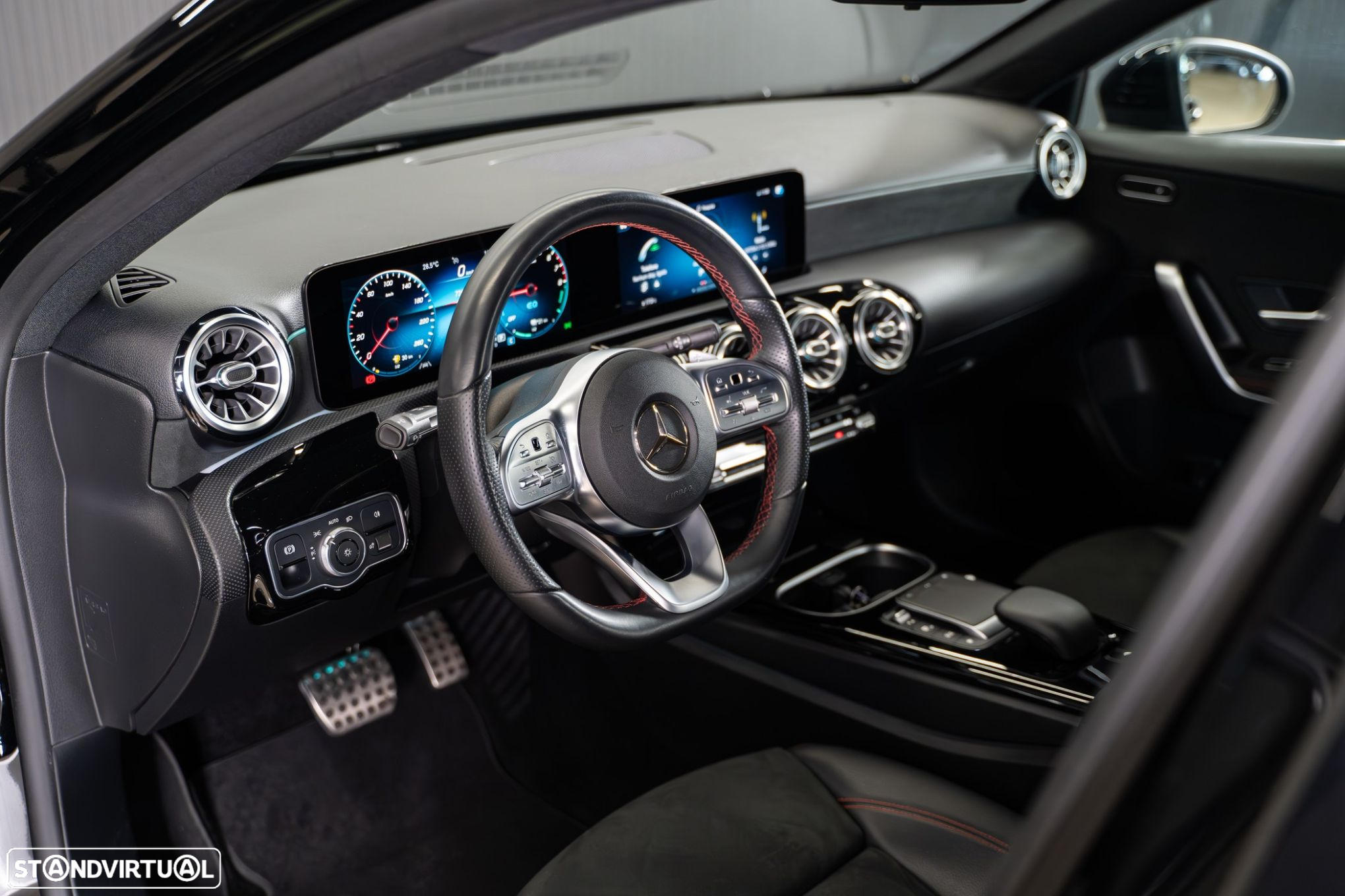 Mercedes-Benz A 250 Limousine e AMG Line - 19
