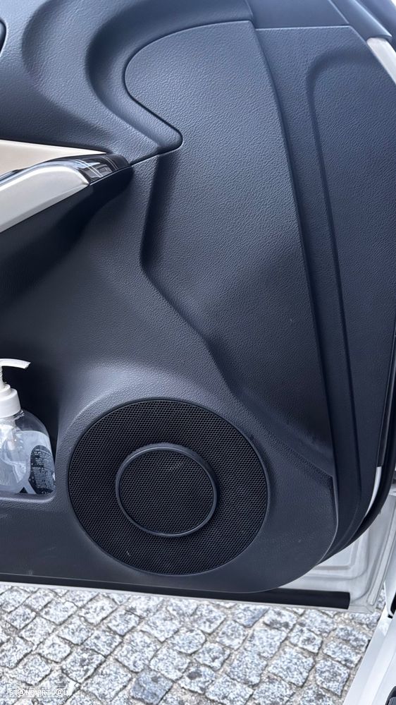 Lexus IS 300H Luxury - 34