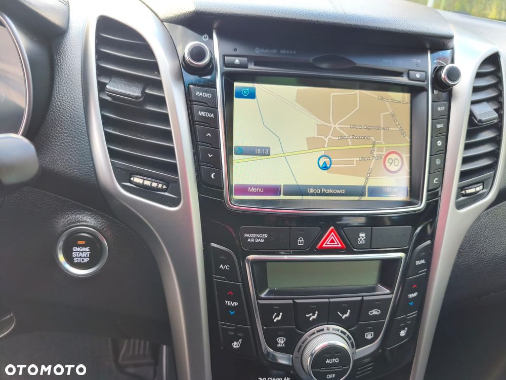 Hyundai i30 blue Kombi 1.6 GDi Passion - 17