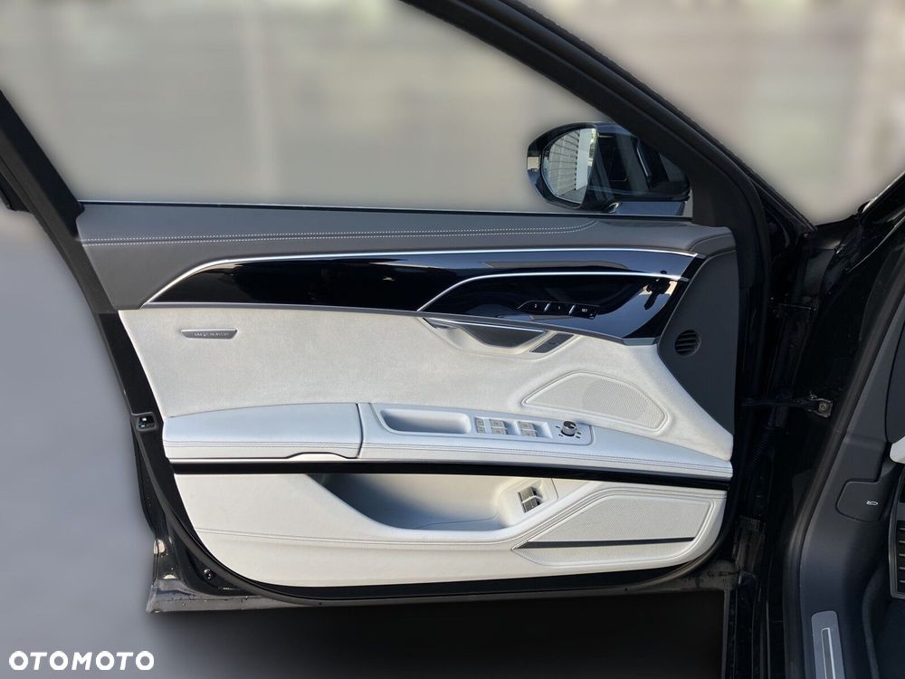 Audi A8 - 30
