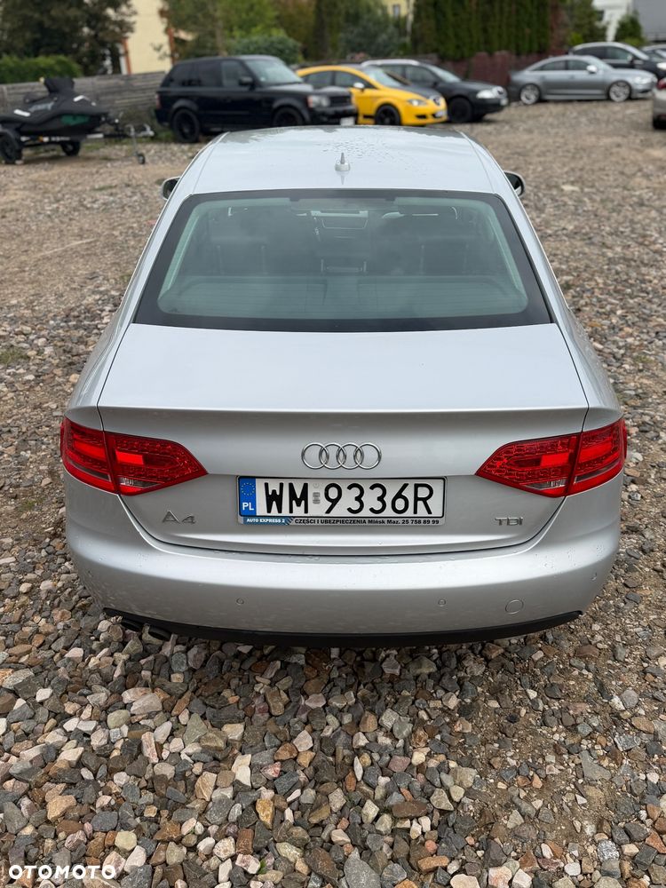 Audi A4 Limousine - 8
