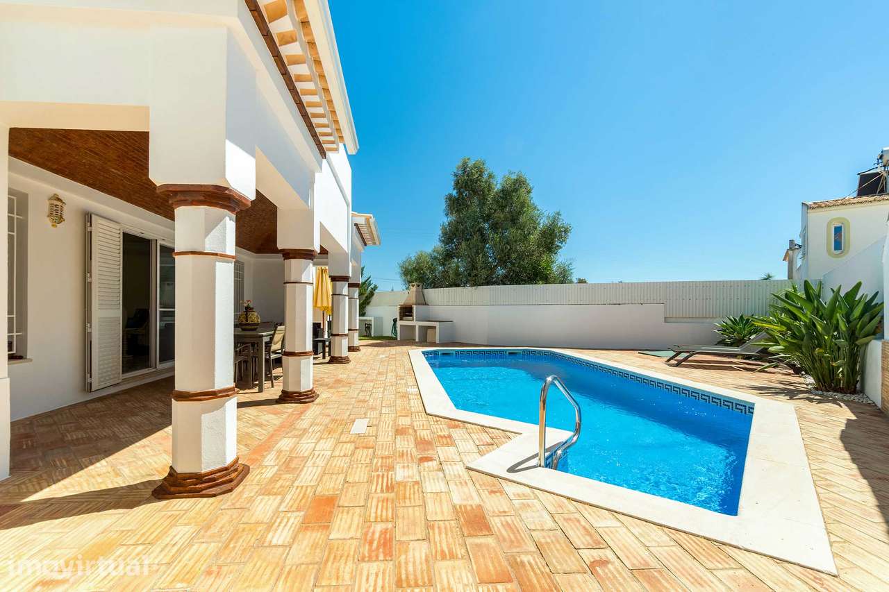 Luminosa Moradia V4 com Piscina - Grande imagem: 3/33