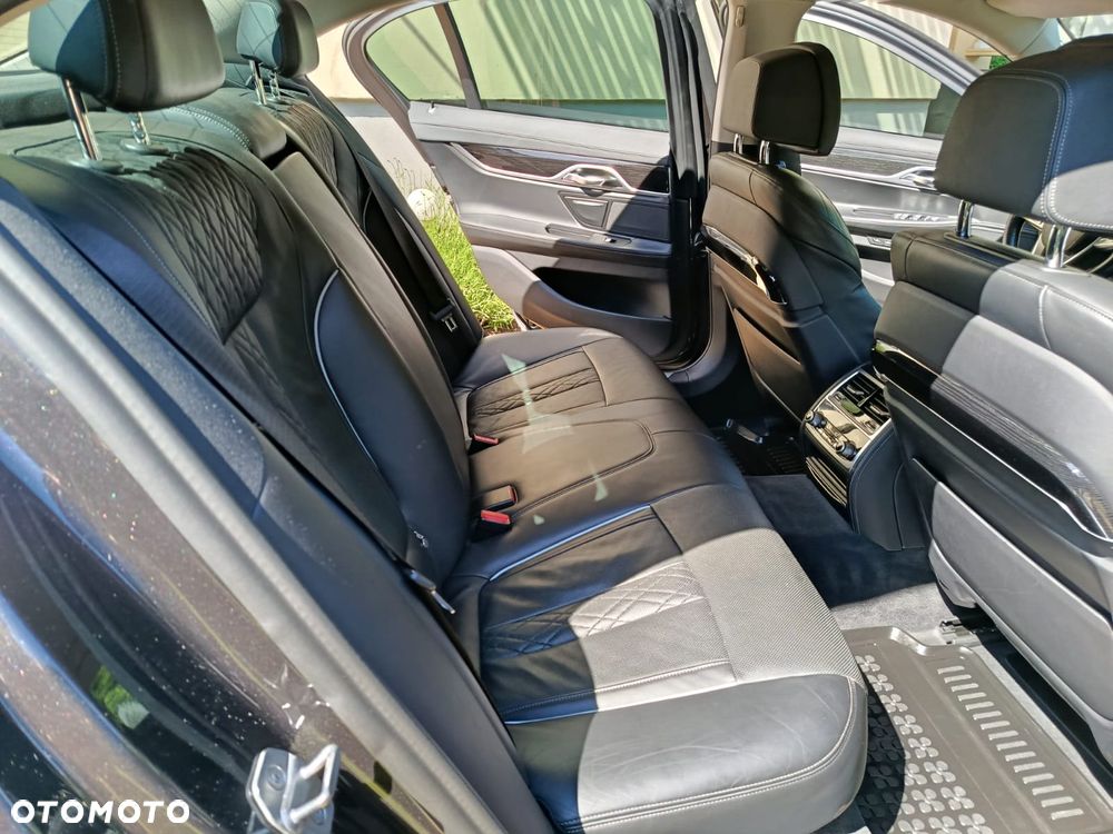 BMW Seria 7 740d xDrive - 25