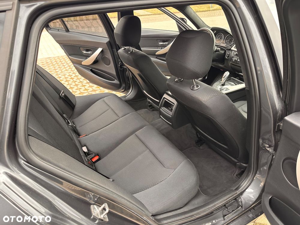 BMW Seria 3 318d Sport Line - 11