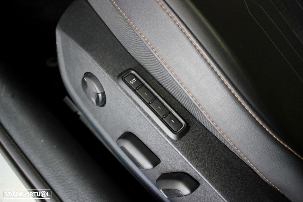 Cupra Leon 1.5 eTSI MID DSG - 37