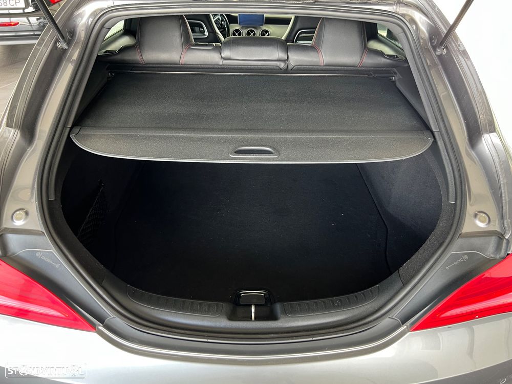 Mercedes-Benz CLA 200 d Shooting Brake AMG Line Aut. - 13