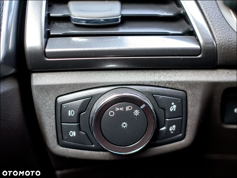 Ford Mondeo - 32