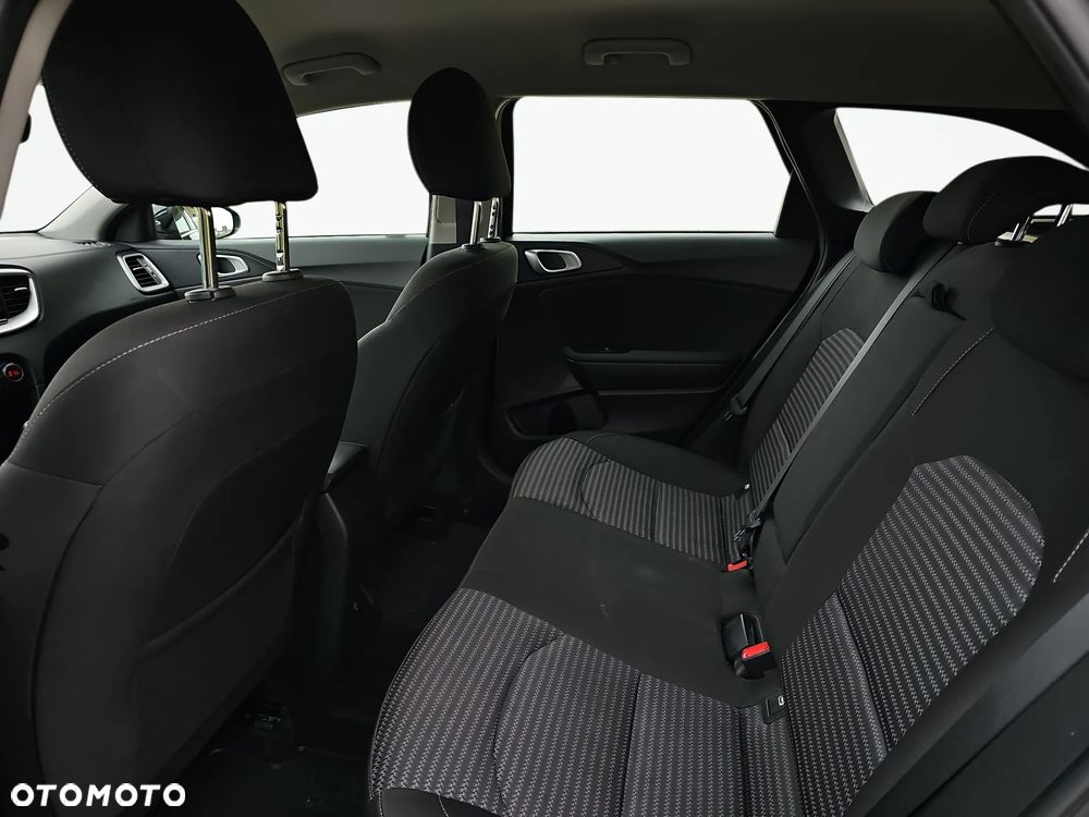 Kia Ceed 1.5 T-GDI M - 13