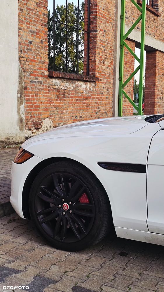 Jaguar XF 2.0 T Prestige - 23