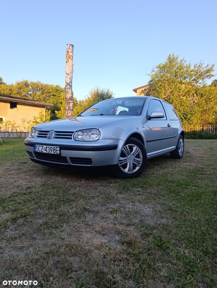 Volkswagen Golf - 1