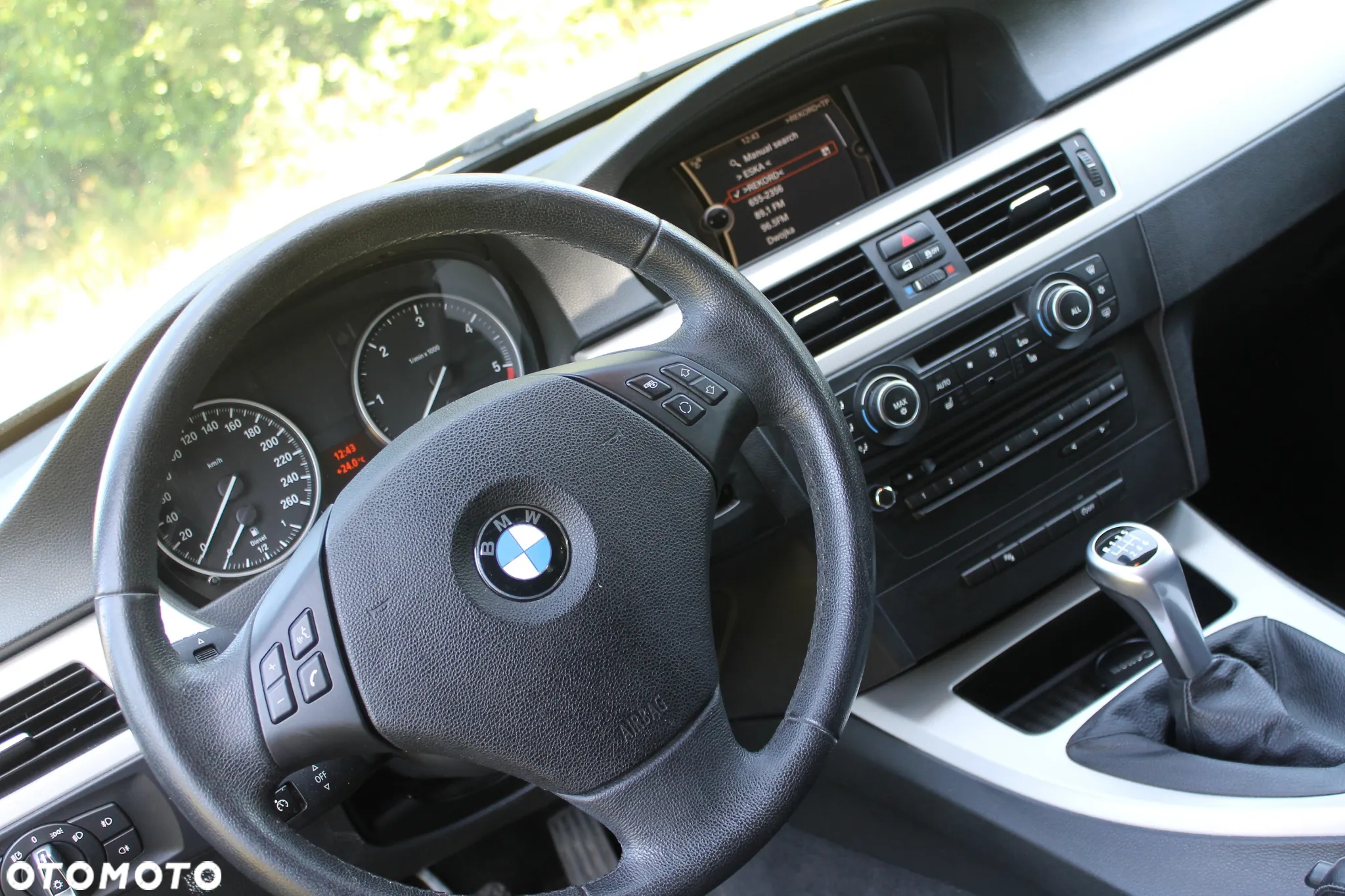 BMW Seria 3 318d DPF Touring Edition Exclusive - 13