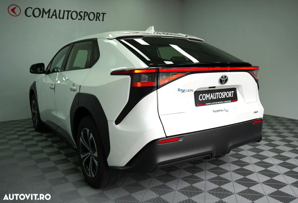 Toyota BZ4X 160 KW AWD (4x4) Dynamic - 6