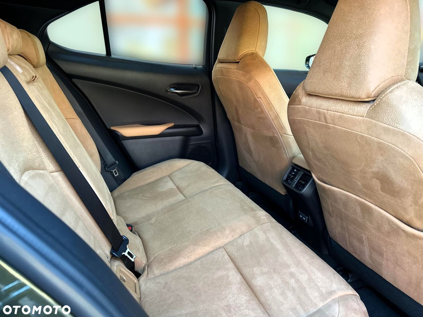 Lexus UX 250h GPF Business 2WD - 17