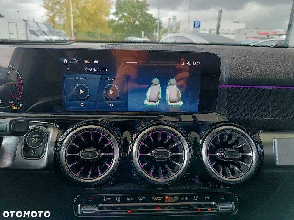 Mercedes-Benz GLB - 22