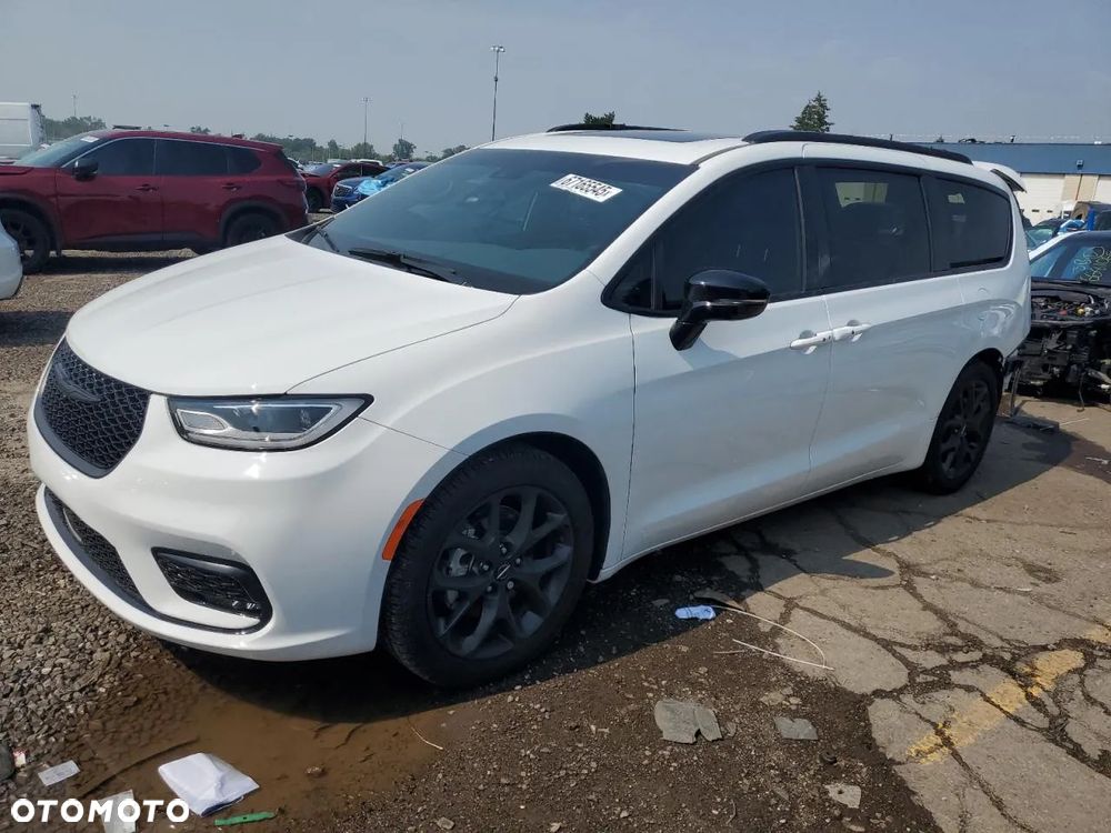 Chrysler Pacifica - 2