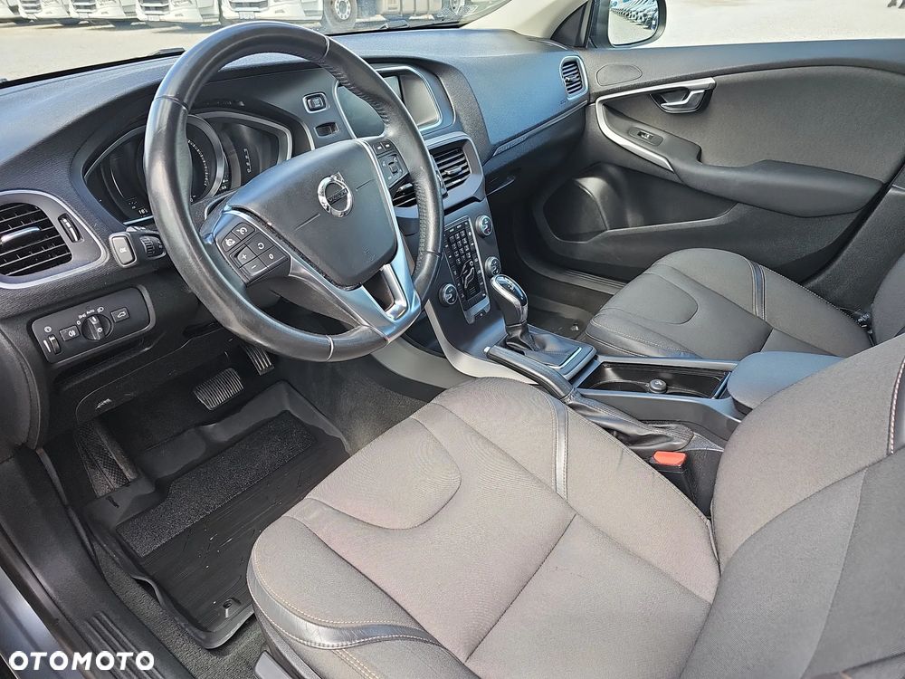 Volvo V40 T3 Drive-E Momentum - 10