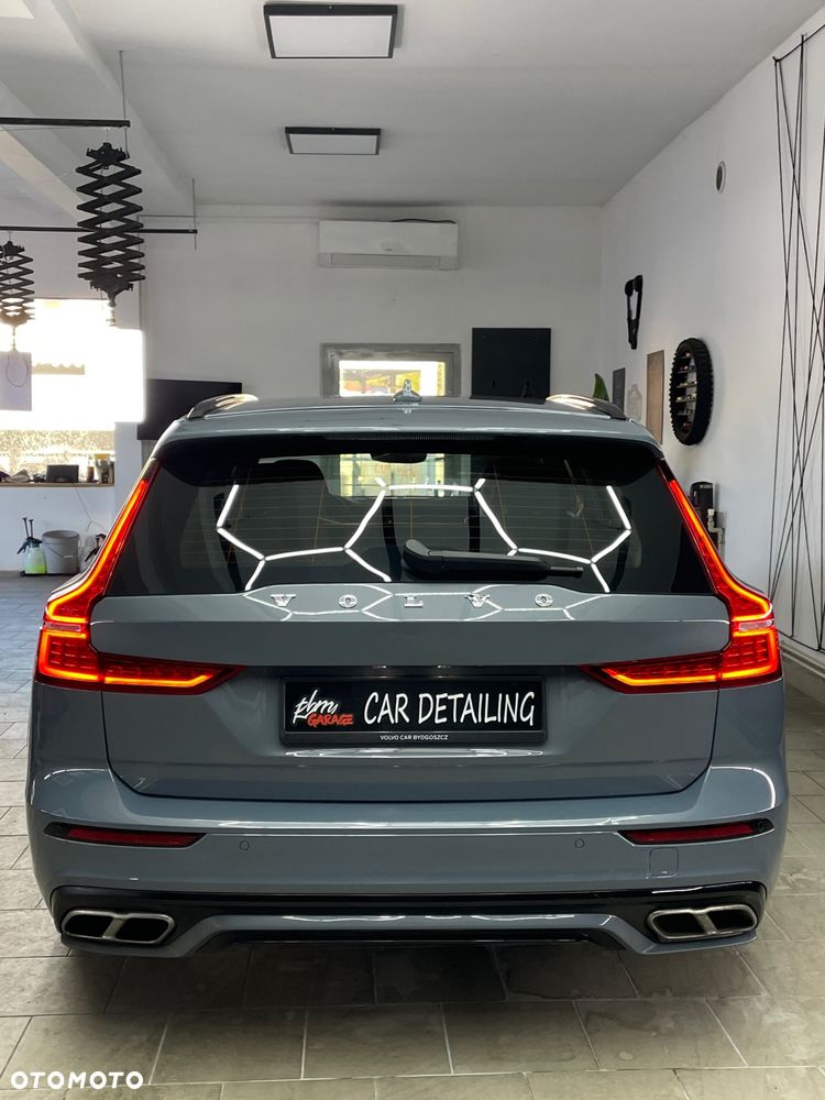 Volvo V60 B3 B R-Design - 9
