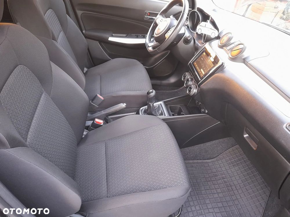 Suzuki Swift 1.2 Premium Plus - 10