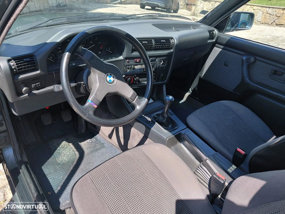 BMW 320 i Coupe - 10