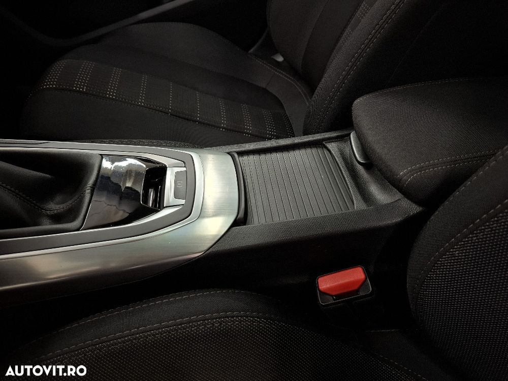 Peugeot 308 1.2 L PureTech Turbo Allure - 15