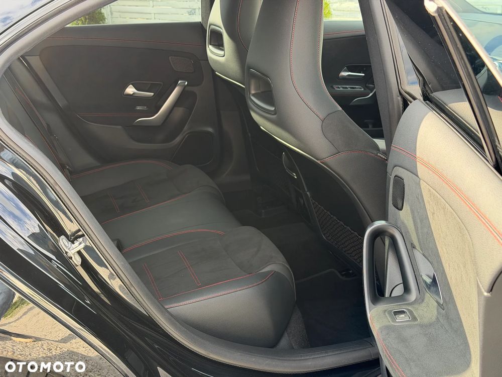 Mercedes-Benz CLA 250 4-Matic AMG Line 7G-DCT - 29