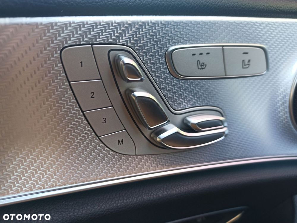 Mercedes-Benz Klasa E - 28