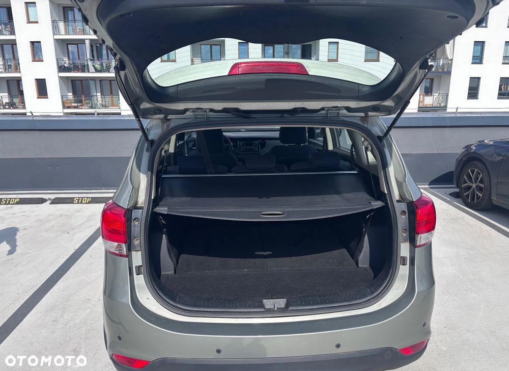 Kia Carens - 14