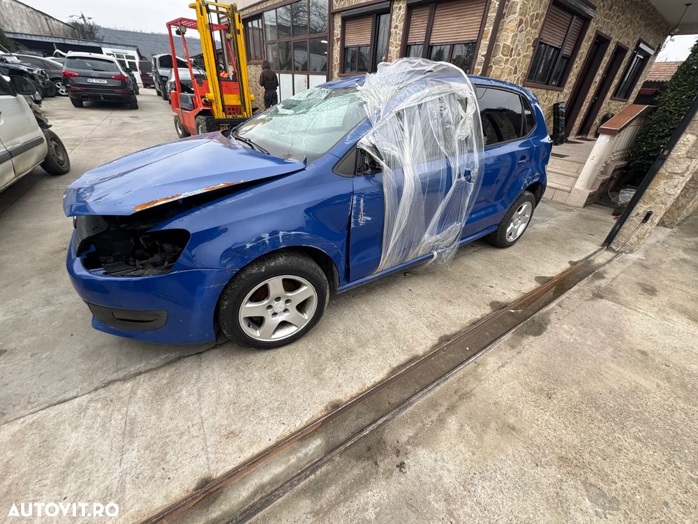 Dezmembram VolkswagenPolo6R  Hatchback 5-usi 1.2b CGP an 2012